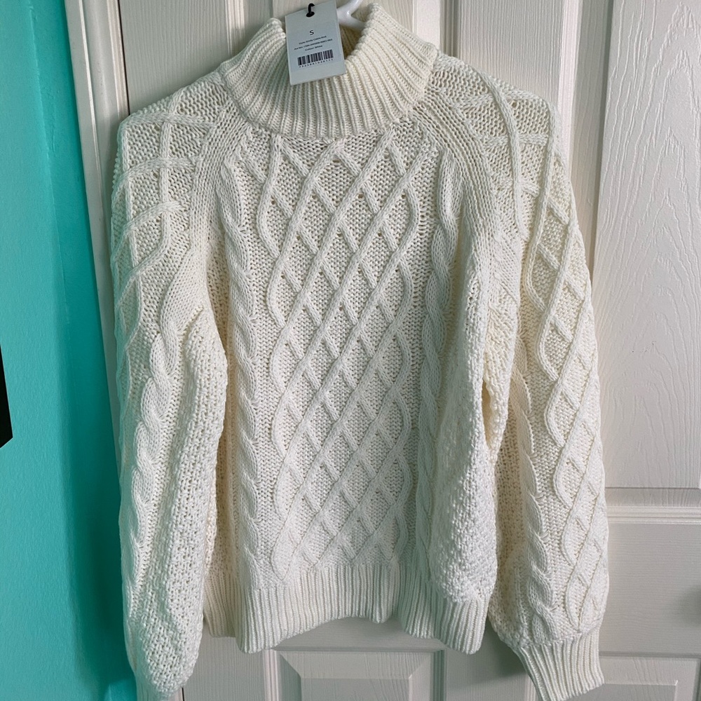 NEVER WORN off white chunky knit sweater - size S